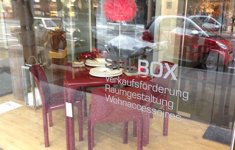 Schaufenster in Olten Foto Buma Möbelklassiker Vintage-Klassiker und Designermöbel Möbel Olten Zürich Schweiz