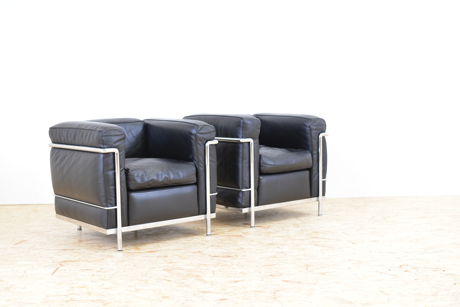 Sessel Paar LC2 Le Corbusier Sofas/Sessel | Buma Design Olten Bern ...